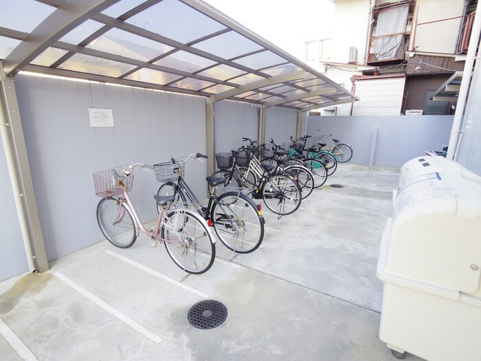 物件外観写真4　(駐輪場)