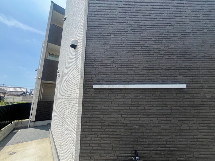 物件外観写真4　(エントランス部分)