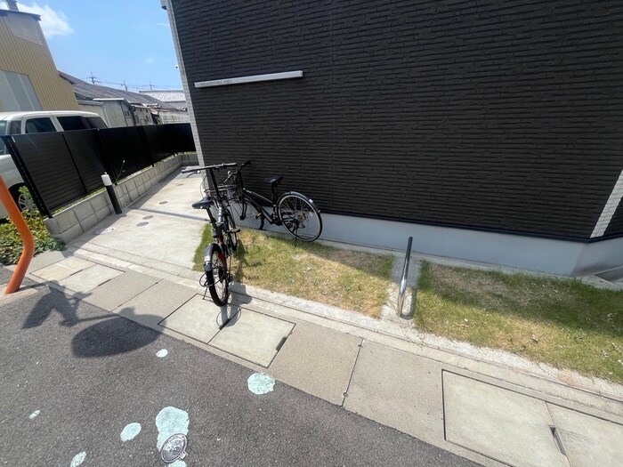 物件外観写真5　(駐輪場)