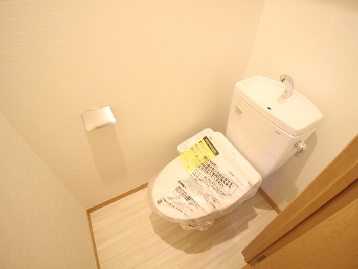 物件内観写真14　(トイレ)