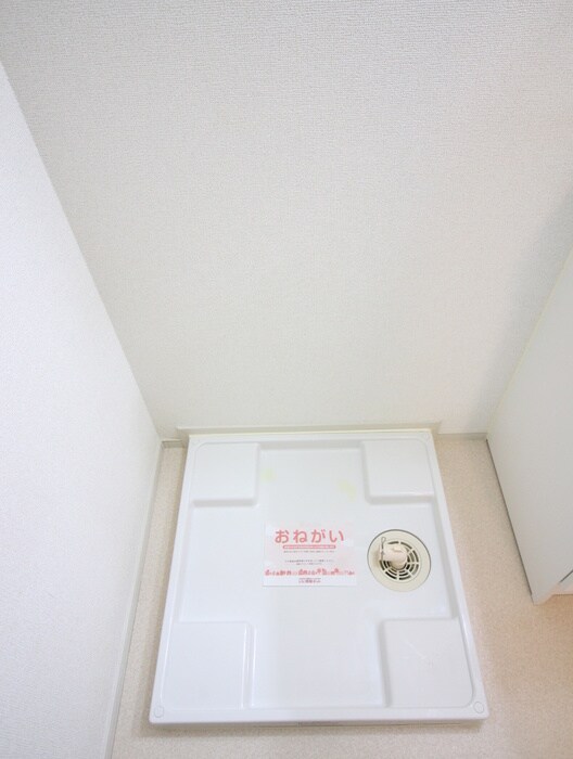 物件内観写真5　(洗濯機置場)