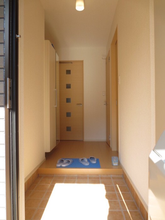 物件内観写真13　(玄関)
