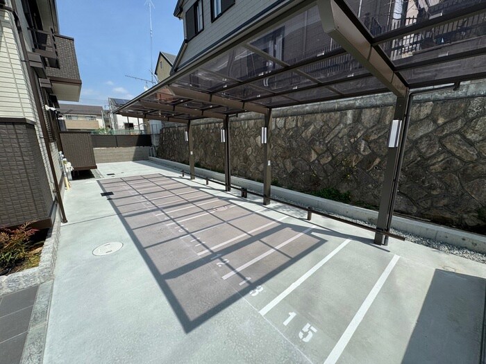 物件外観写真4　(駐輪場)