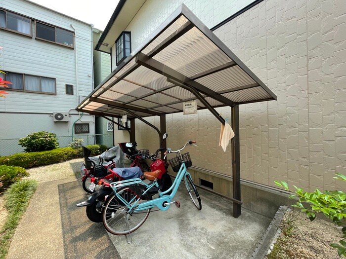 物件外観写真4　(駐輪場)