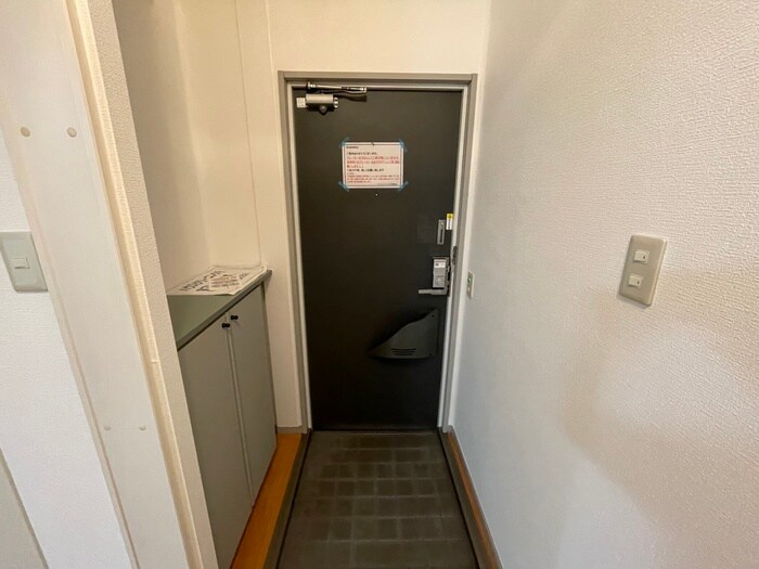 物件内観写真12　(玄関)