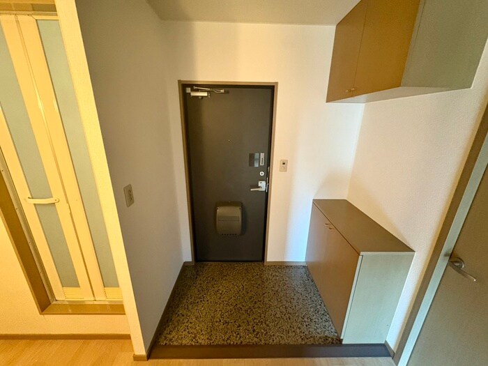 物件内観写真16　(玄関)