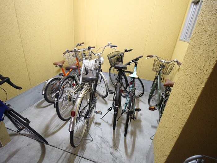 物件外観写真3　(駐輪場)