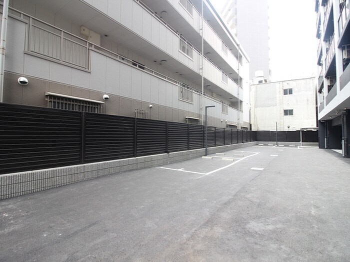 物件外観写真5　(駐車場)