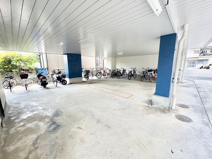 物件外観写真3　(駐輪場)