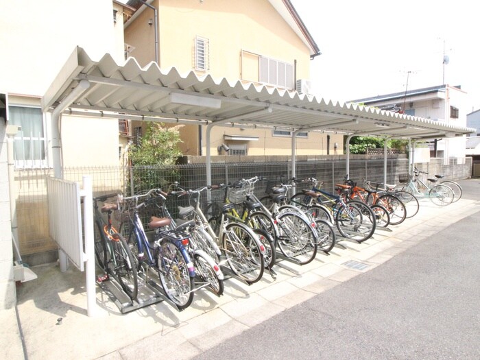 物件外観写真3　(駐輪場)