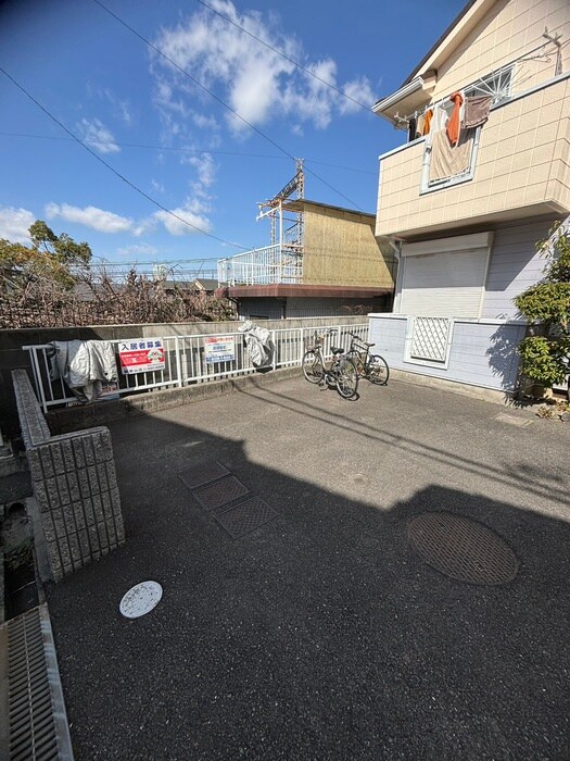 物件外観写真5　(駐輪場)