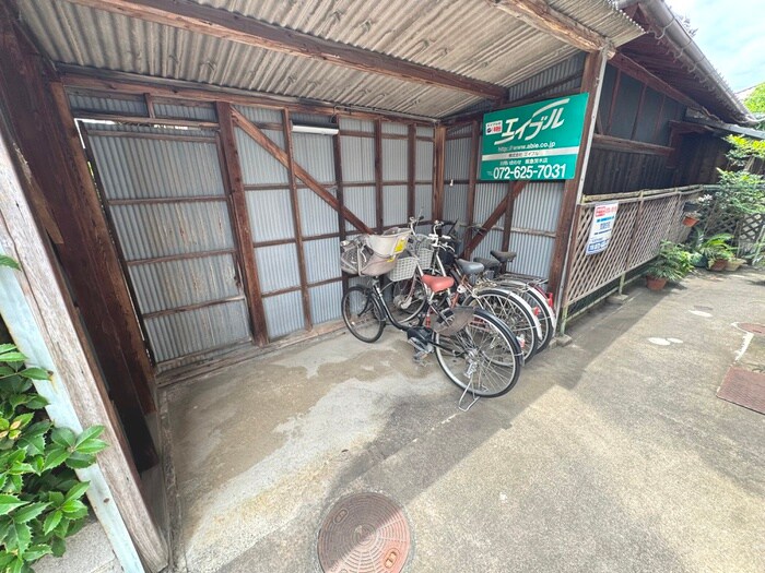 物件外観写真6　(駐輪場)