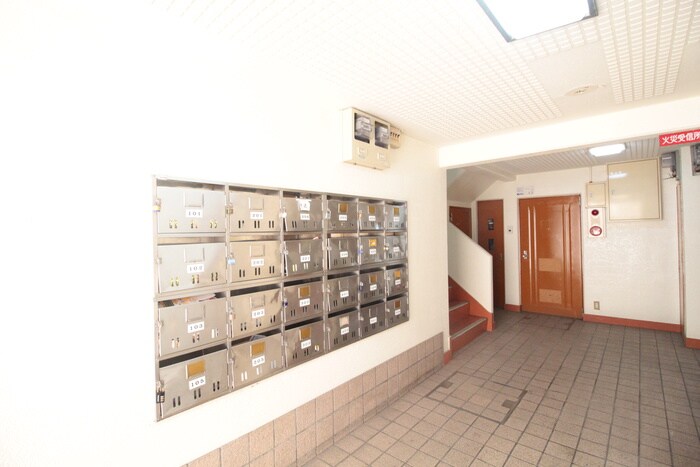 物件外観写真3　(エントランス部分)