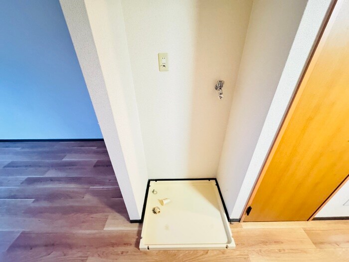 物件内観写真18　(洗濯機置場)