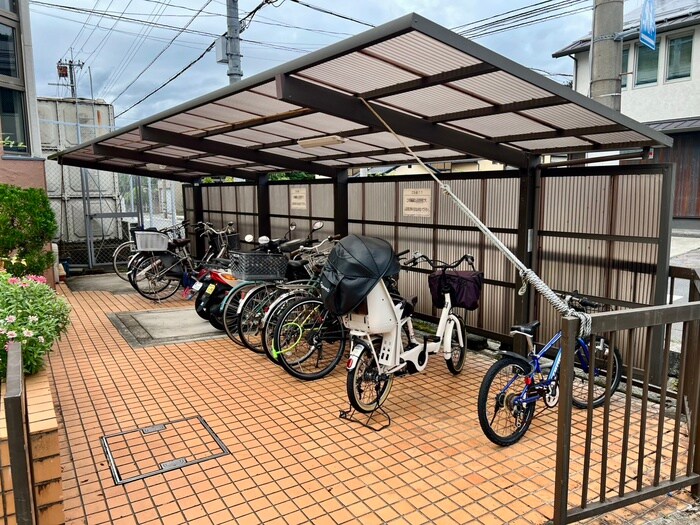 物件外観写真4　(駐輪場)
