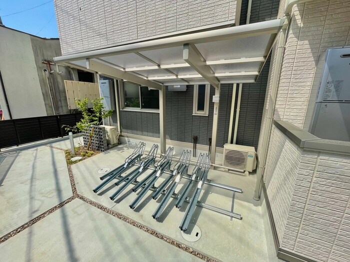物件外観写真4　(駐輪場)