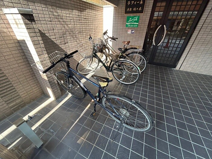 物件外観写真5　(駐輪場)