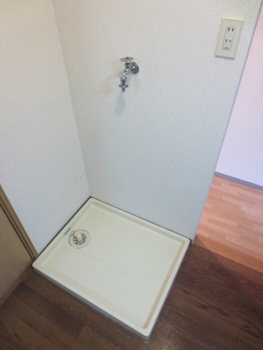 物件内観写真11　(洗濯機置場)