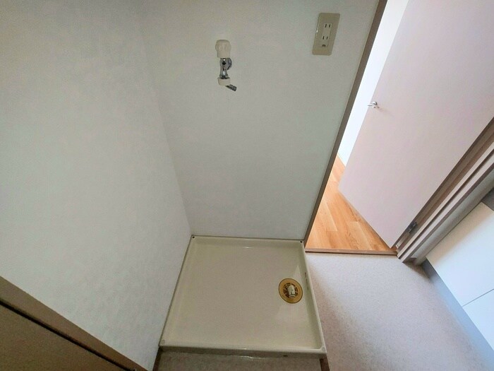 物件内観写真13　(洗濯機置場)