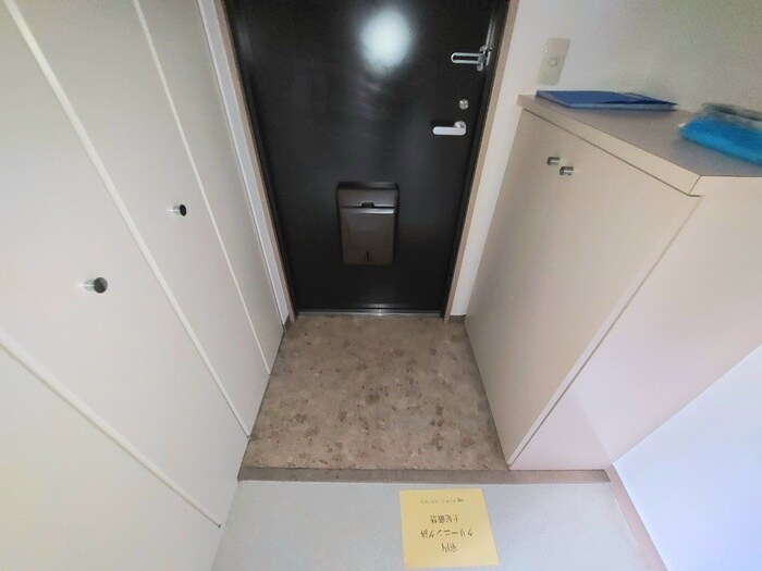 物件内観写真15　(玄関)