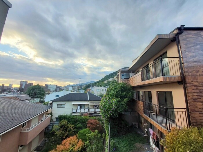 物件内観写真17　(室内からの展望)