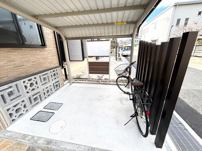 物件外観写真4　(駐輪場)