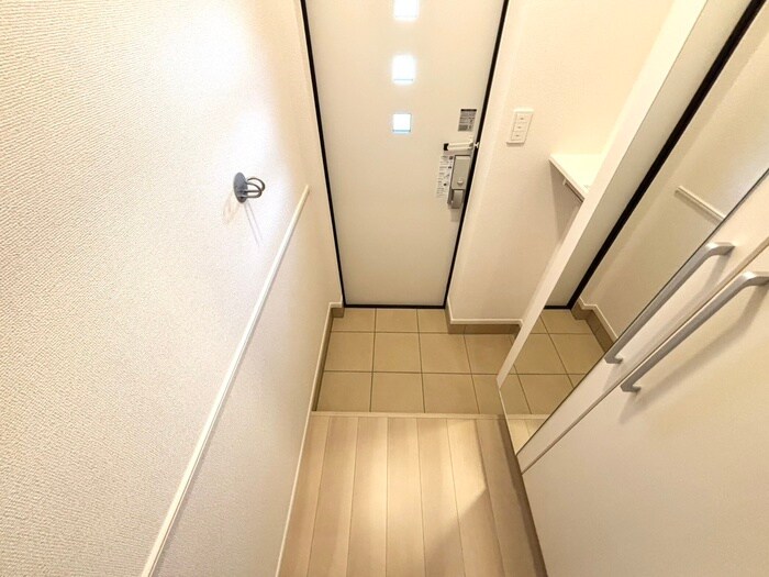 物件内観写真18　(玄関)