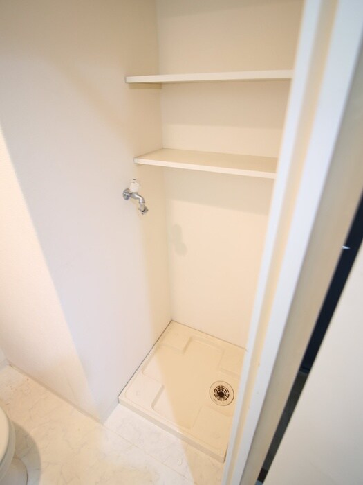 物件内観写真16　(洗濯機置場)