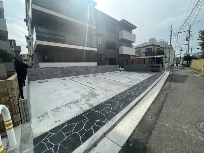 物件外観写真2　(駐車場)