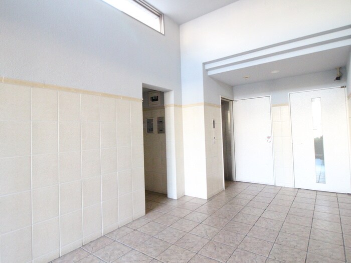 物件外観写真5　(エントランス部分)