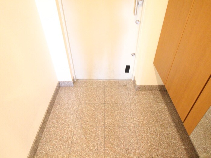 物件内観写真12　(玄関)