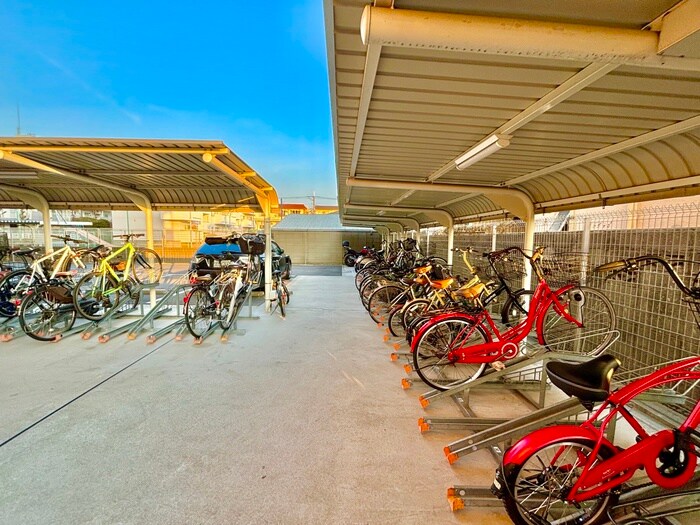 物件外観写真4　(駐輪場)