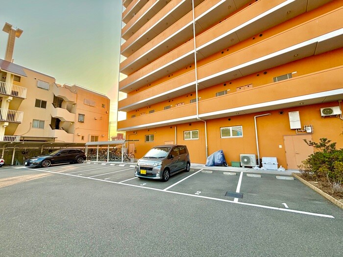 物件外観写真5　(駐車場)