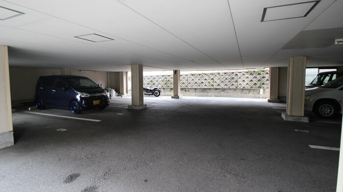 物件外観写真2　(駐車場)