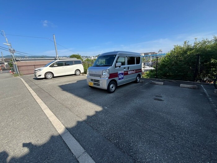 物件外観写真4　(駐車場)