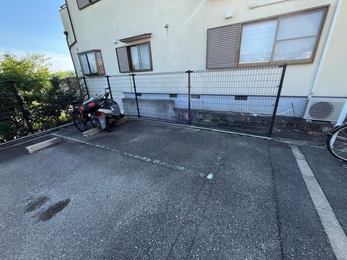 物件外観写真6　(駐輪場)