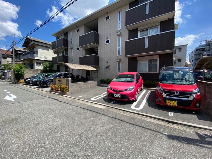 物件外観写真3　(駐車場)