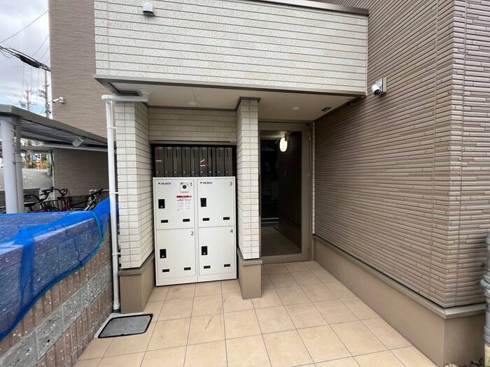 物件外観写真4　(エントランス部分)