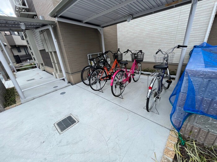 物件外観写真5　(駐輪場)