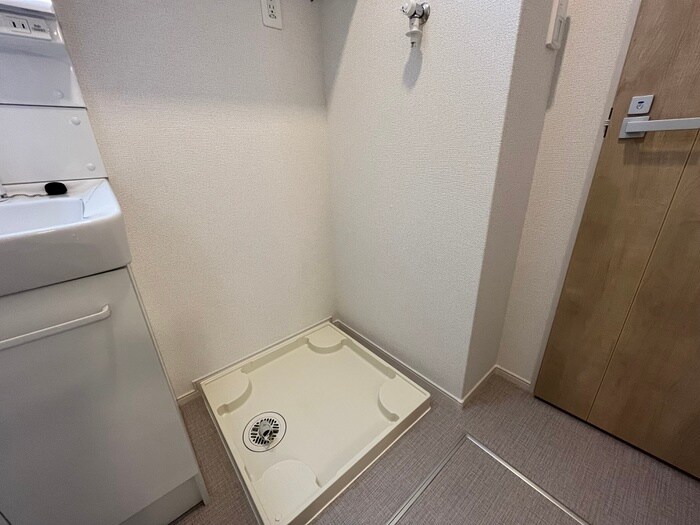 物件内観写真10　(洗濯機置場)