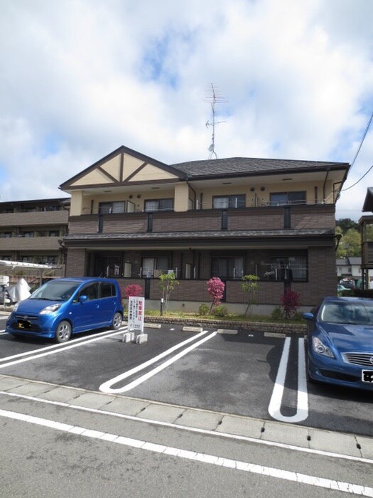 物件外観写真4　(駐車場)