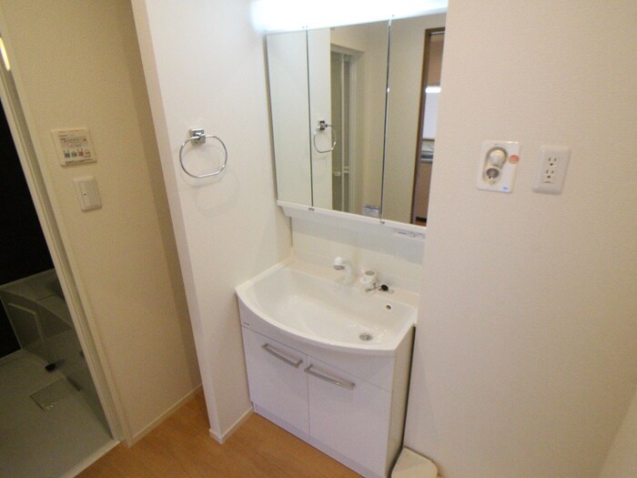 物件内観写真8　(洗面)