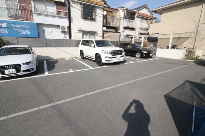 物件外観写真4　(駐車場)