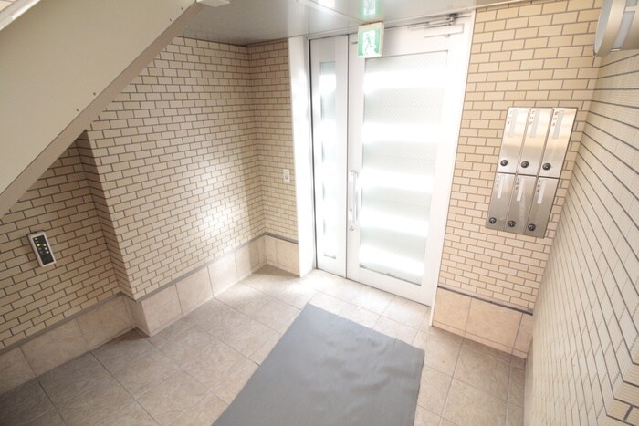 物件外観写真5　(エントランス部分)