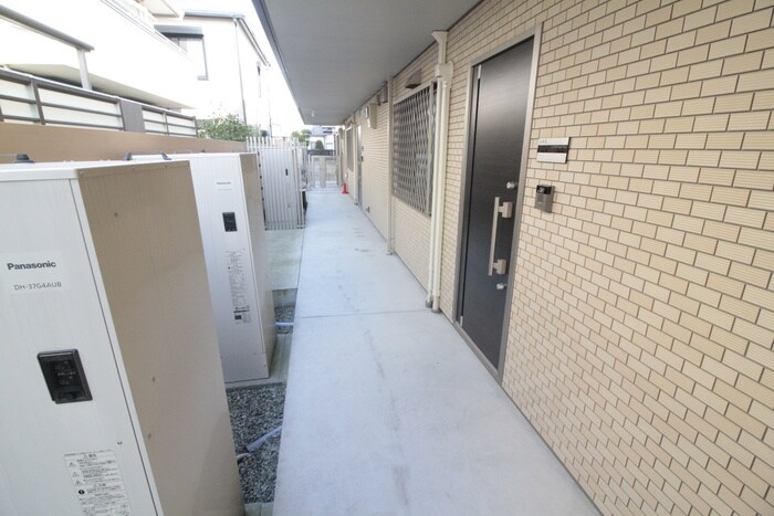 物件外観写真6　(エントランス部分)