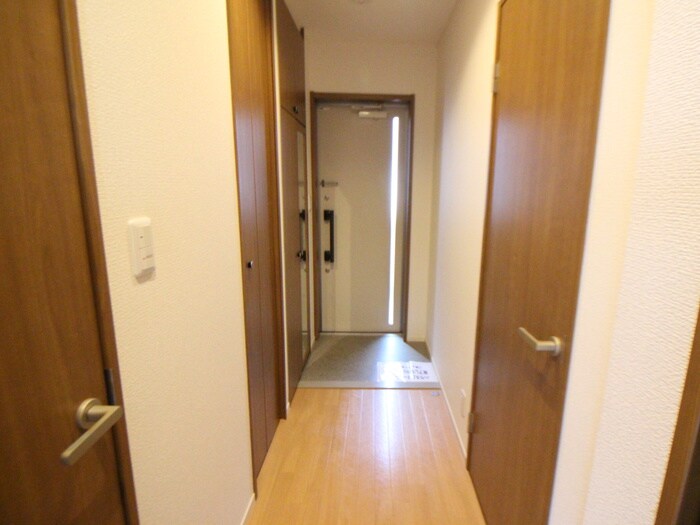 物件内観写真18　(玄関)