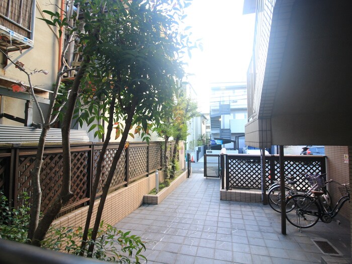 物件内観写真16　(室内からの展望)