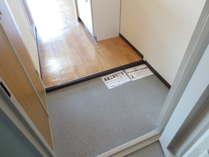 物件内観写真13　(玄関)