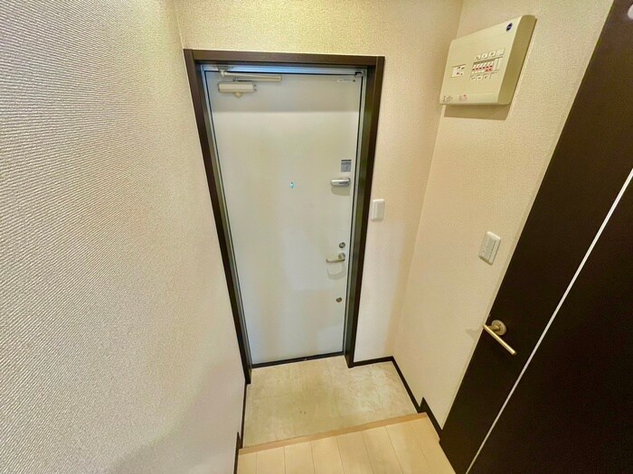 物件内観写真9　(玄関)