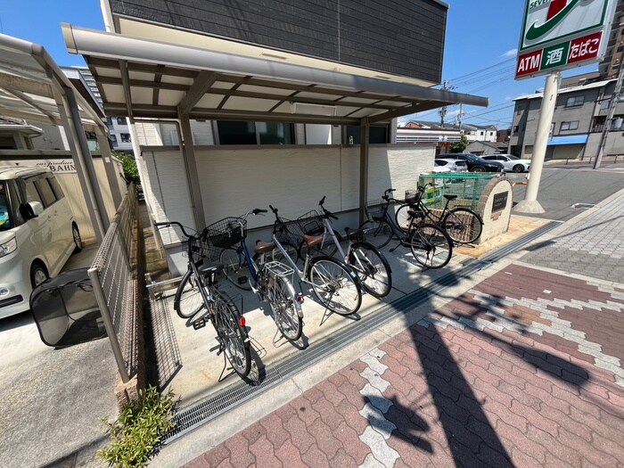 物件外観写真4　(駐輪場)